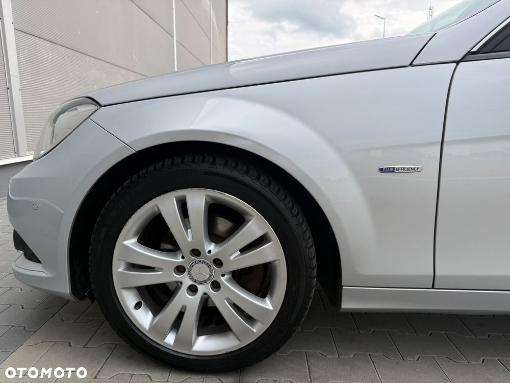 Mercedes-Benz Klasa C 180 CGI Automatik BlueEFFICIENCY Elegance - 15