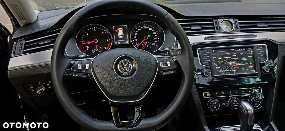 Volkswagen Passat - 16