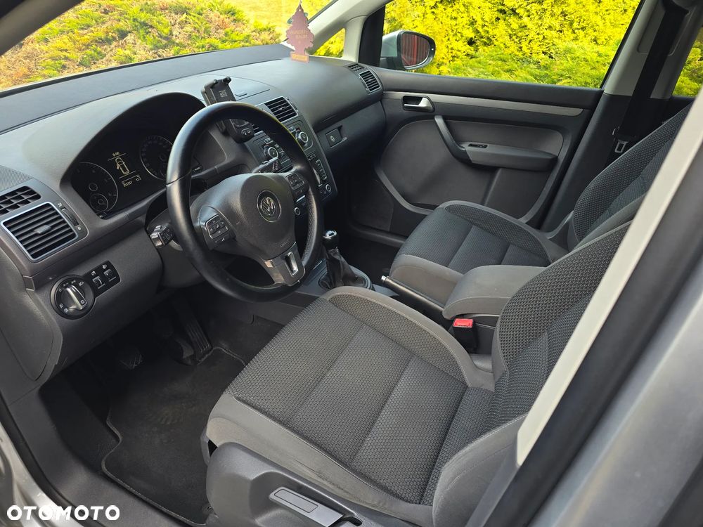 Volkswagen Touran - 10