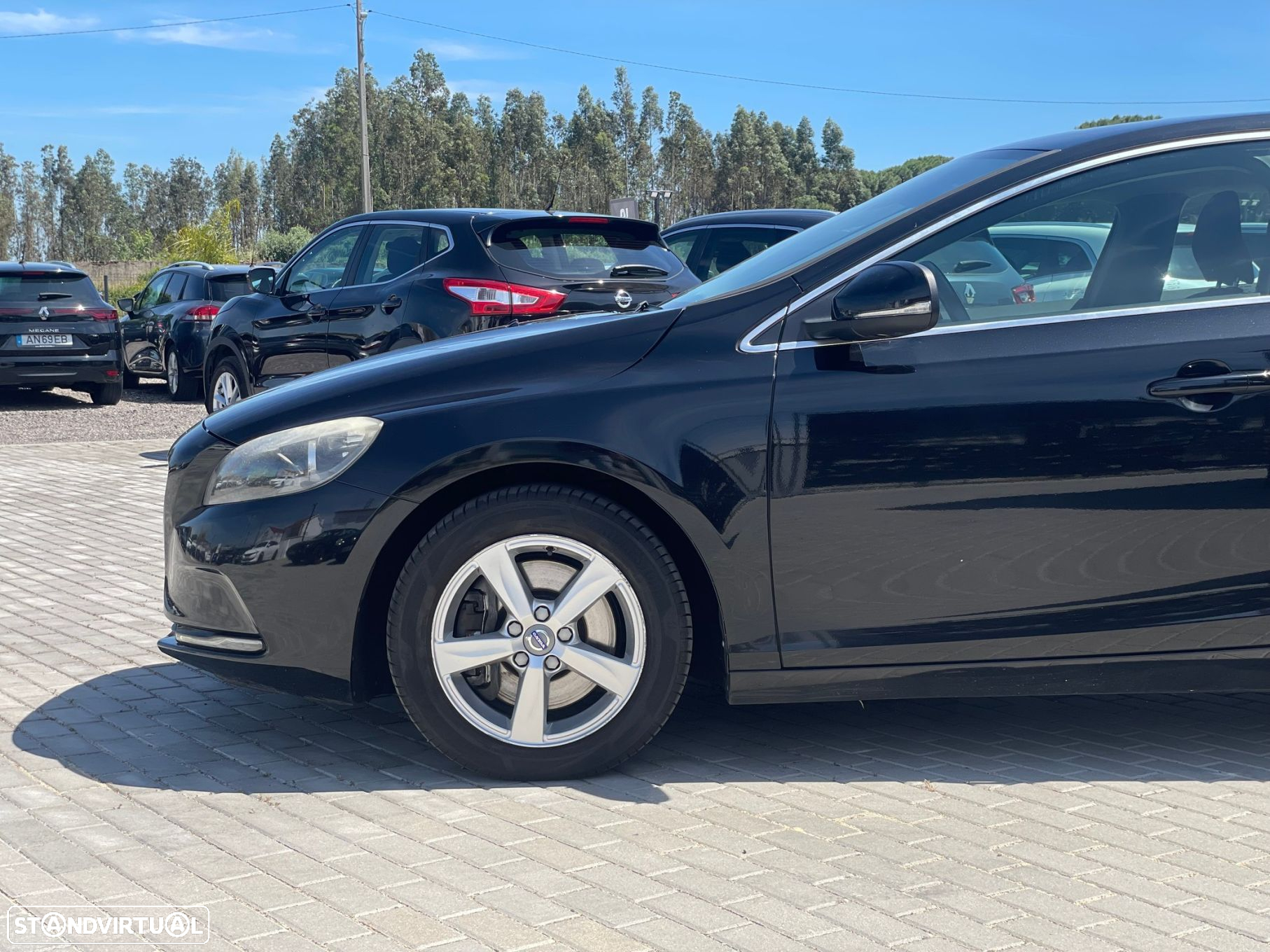 Volvo V40 2.0 D2 Momentum Geartronic - 4