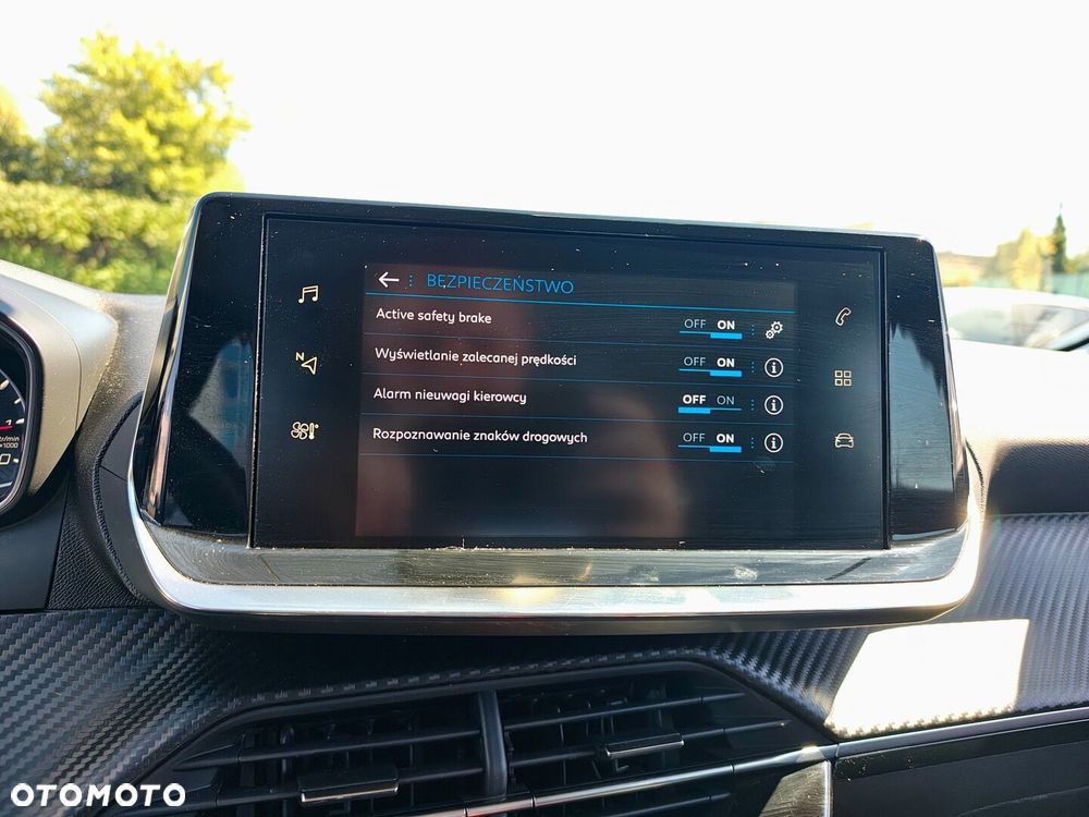 Peugeot 2008 1.2 PureTech Active Pack S&S - 17