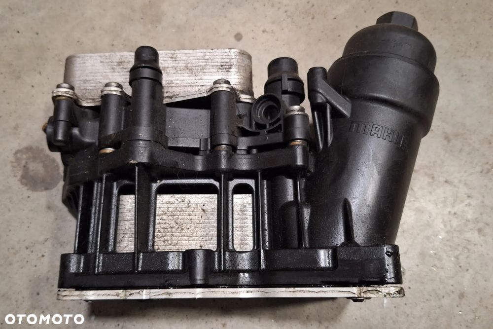 BMW F30 F07 F10 E70 Podstawa Filtra Oleju obudowa chłodniczka 70379327 - 1