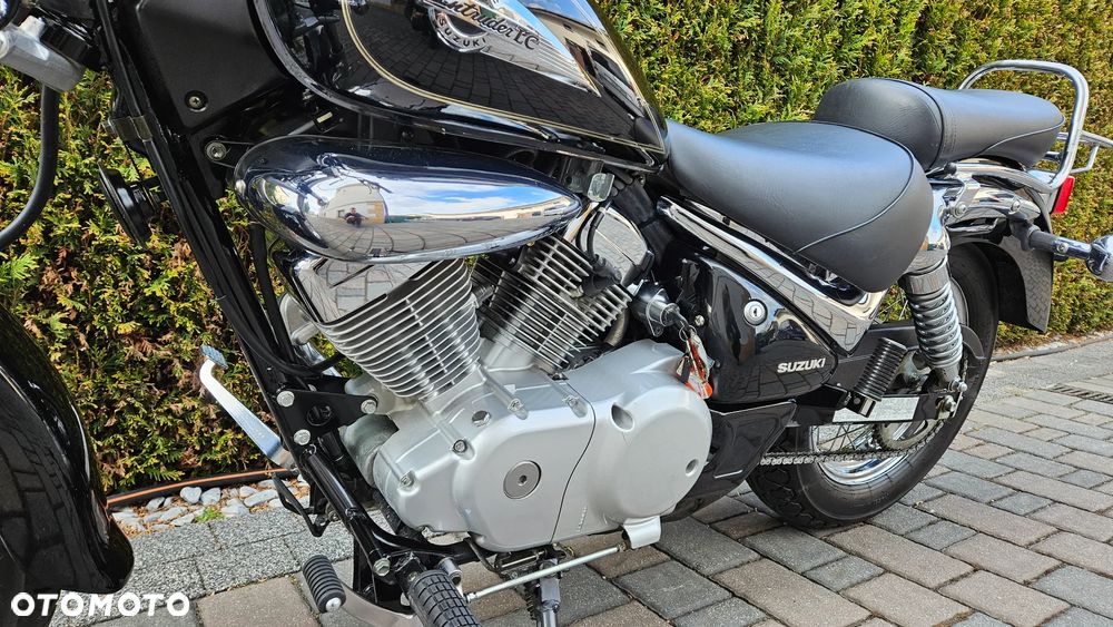 Suzuki Intruder - 16