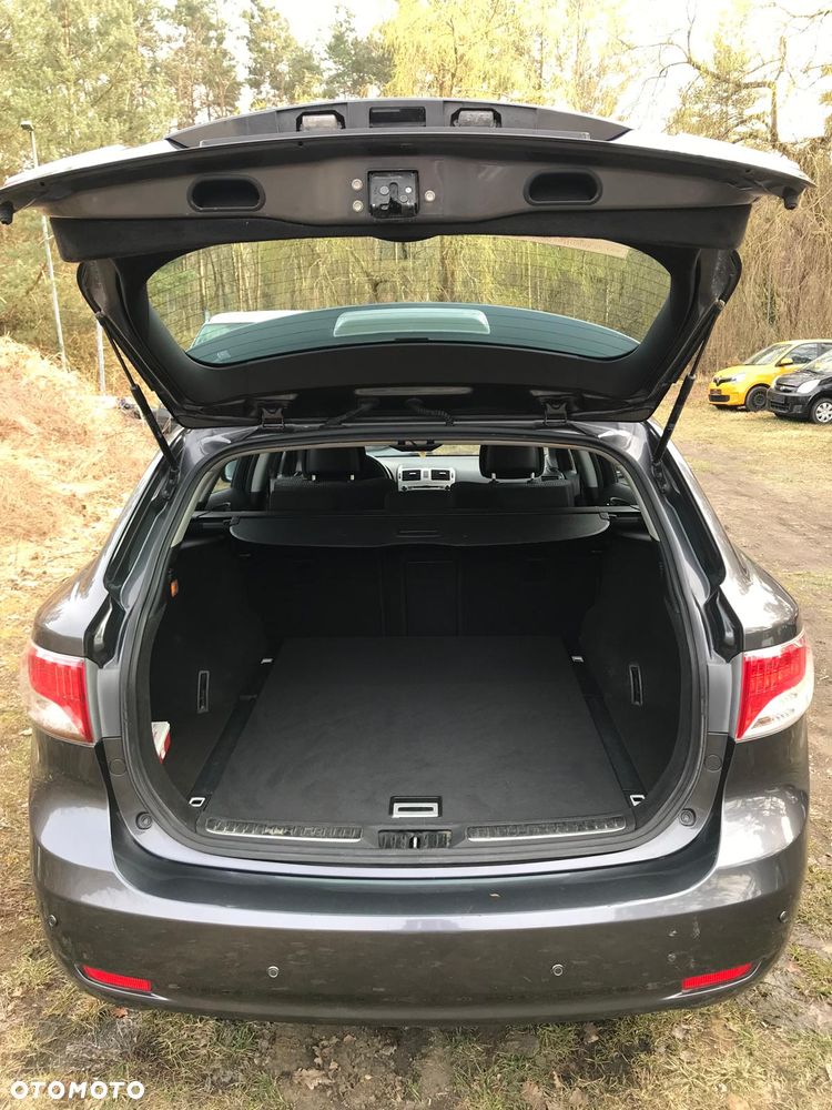 Toyota Avensis - 12
