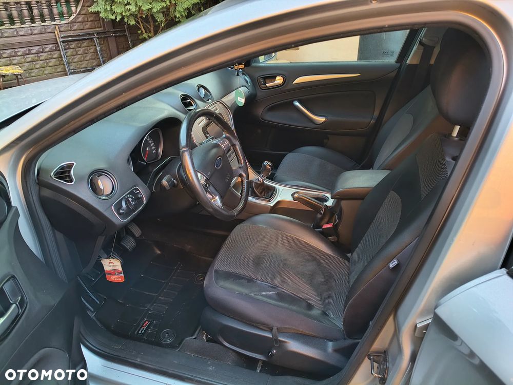 Ford Mondeo 1.8 TDCi Ambiente - 13