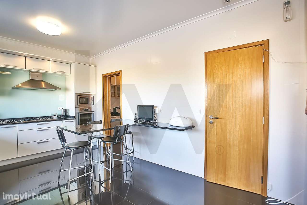 Moradia T4 para arrendamento com garagem para 4 viaturas no Oeiras Gol - Grande imagem: 3/16