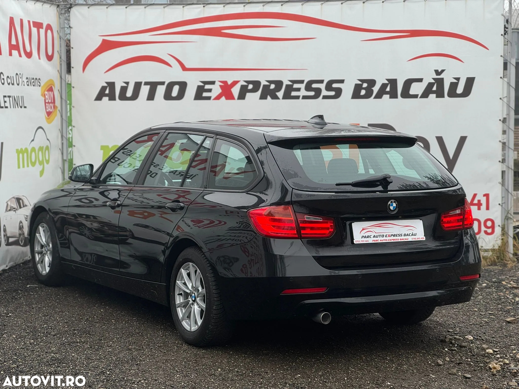 BMW Seria 3 320d DPF Touring Aut. - 3