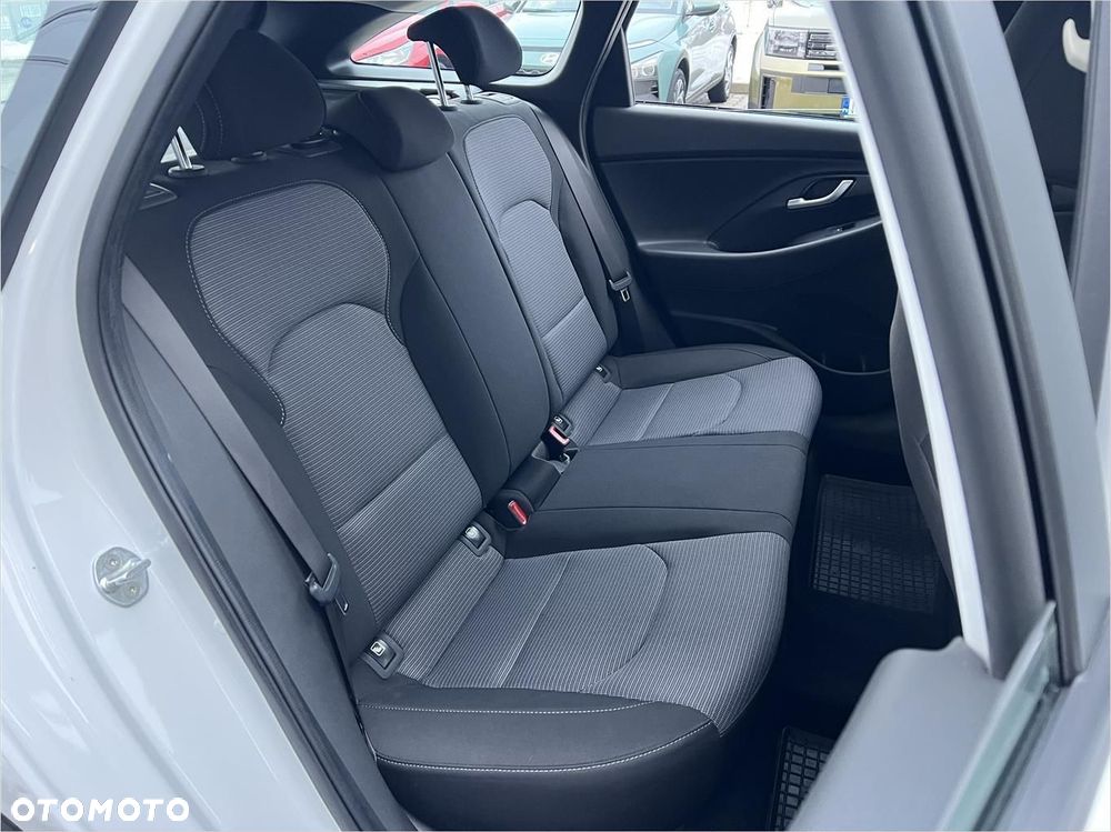 Hyundai i30 1.5 T-GDI 48V Classic + - 18