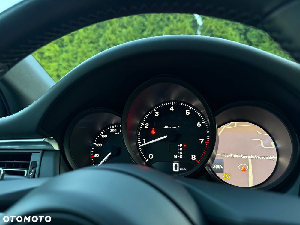 Porsche Macan T - 33