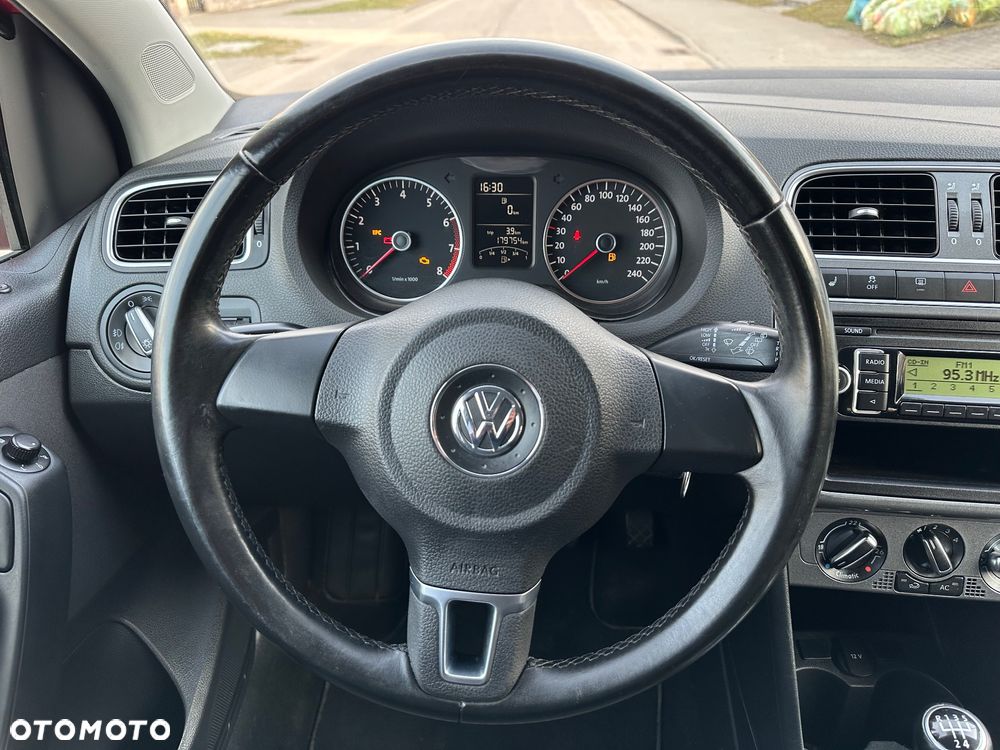 Volkswagen Polo 1.4 16V Comfortline - 25