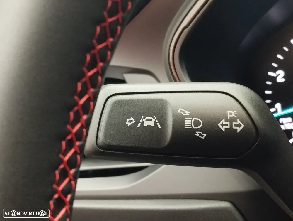 Ford Focus 1.0 EcoBoost MHEV ST-Line - 24