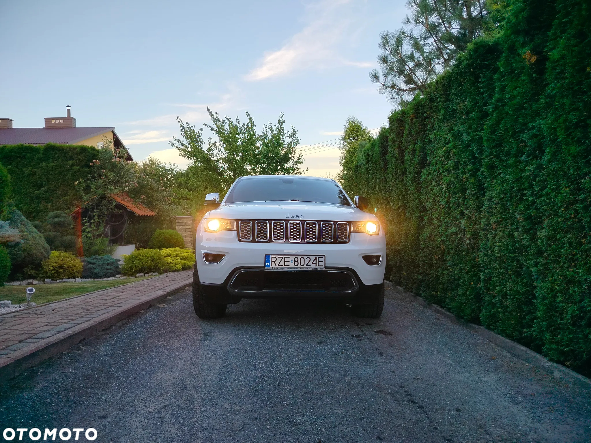 Jeep Grand Cherokee - 24