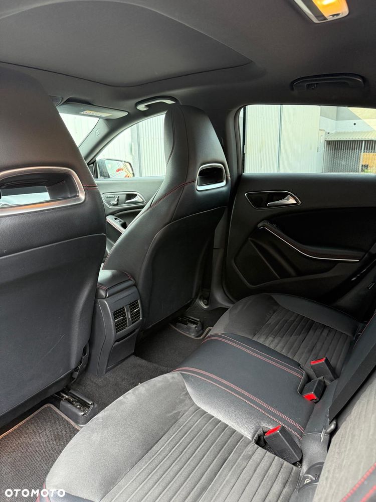 Mercedes-Benz CLA 220 4-Matic - 17