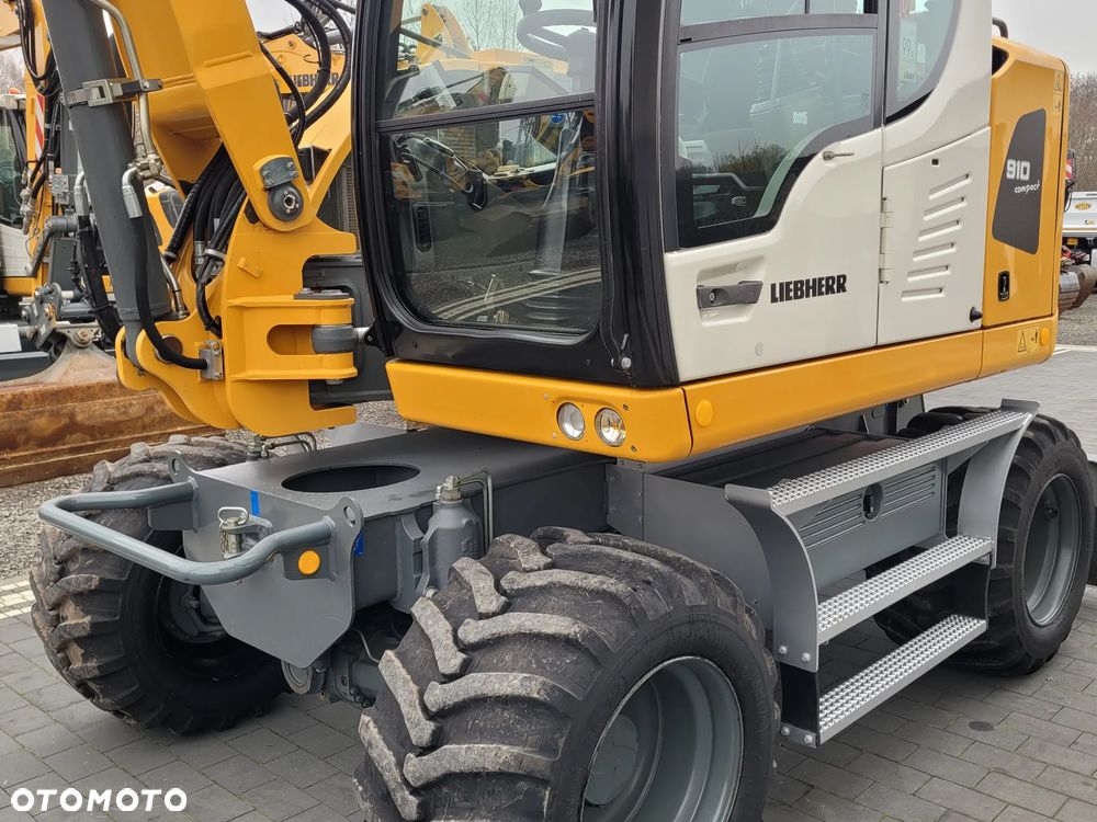 Liebherr A910 compact / 9200h / SUPER STAN / - 18