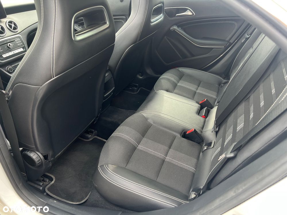 Mercedes-Benz CLA 180 - 12