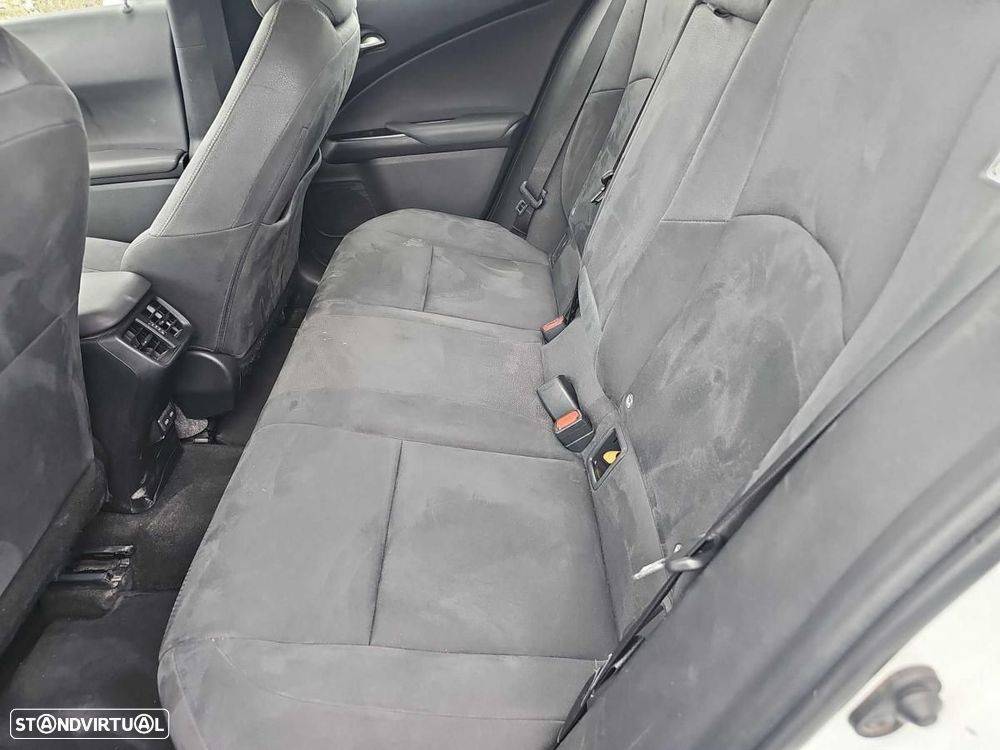 Lexus UX 250h Business - 3