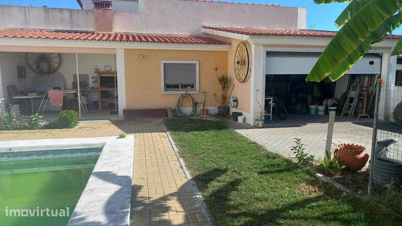 Vende-se Moradia T4 em Alto da Fonte - Vila Nova da Barquinha - Grande imagem: 3/12