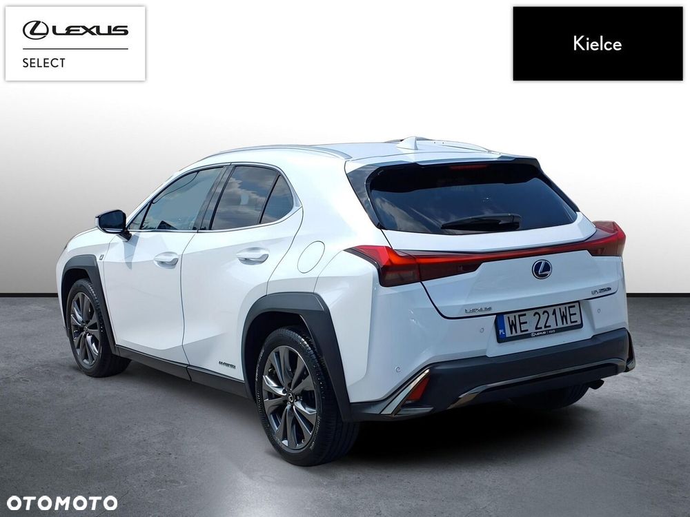 Lexus UX - 4