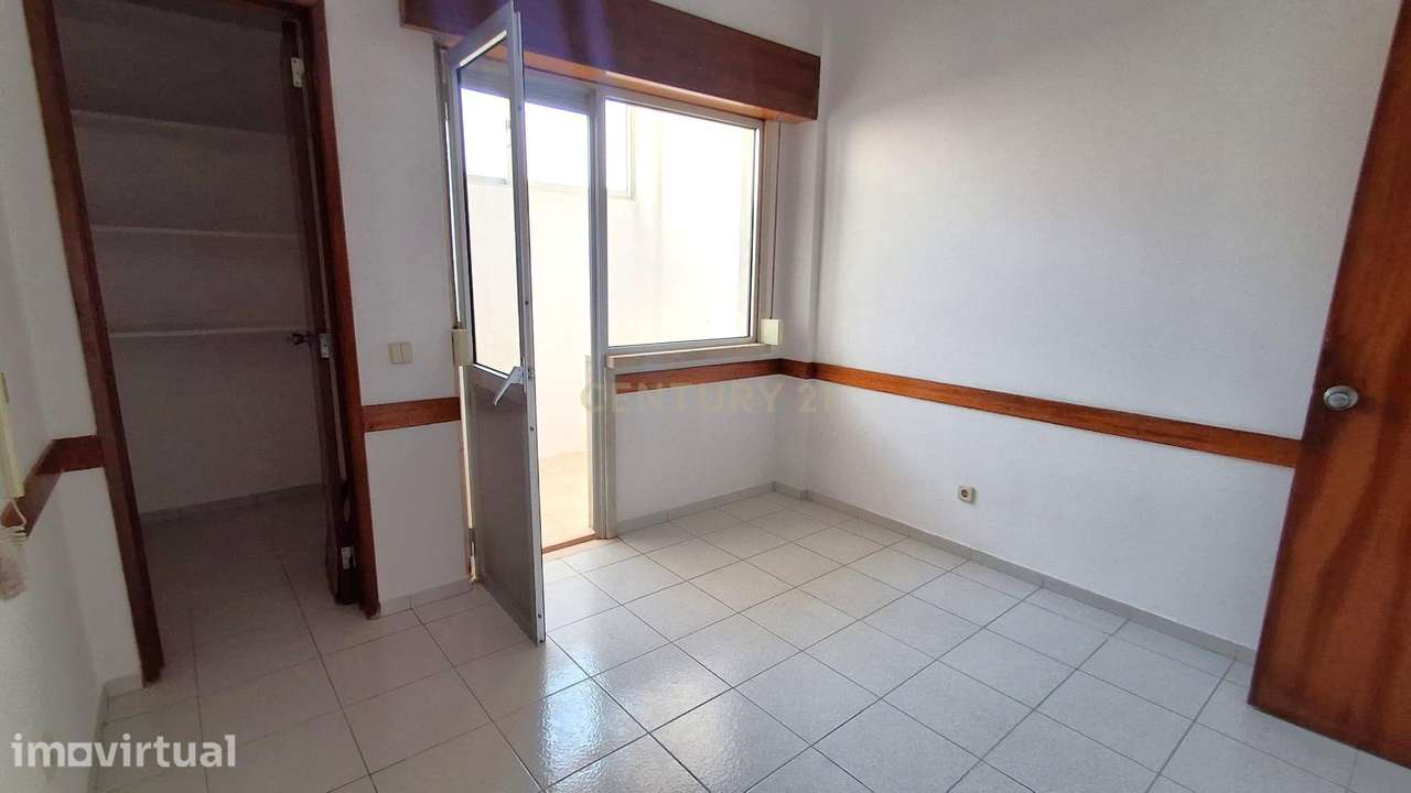 GRANDE OPORTUNIDADE. Escritório Renovado em Setúbal com Vista Panorâmi - Grande imagem: 2/10