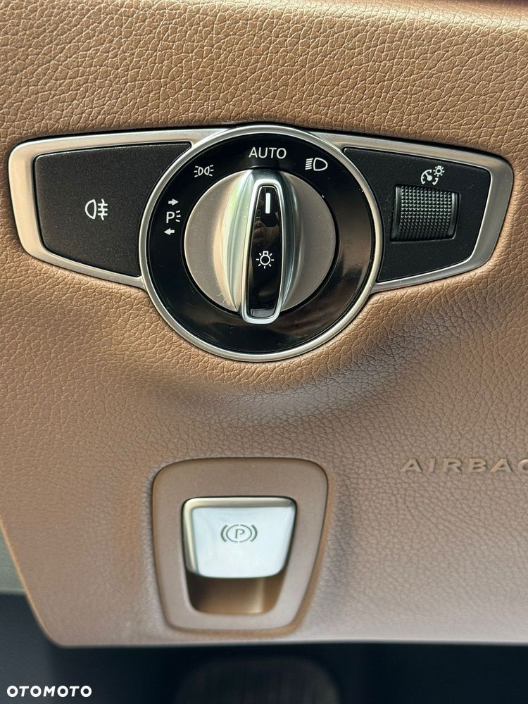 Mercedes-Benz Klasa E 220 d 9G-TRONIC - 28
