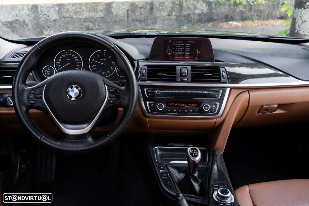 BMW 320 d xDrive Line Luxury - 11
