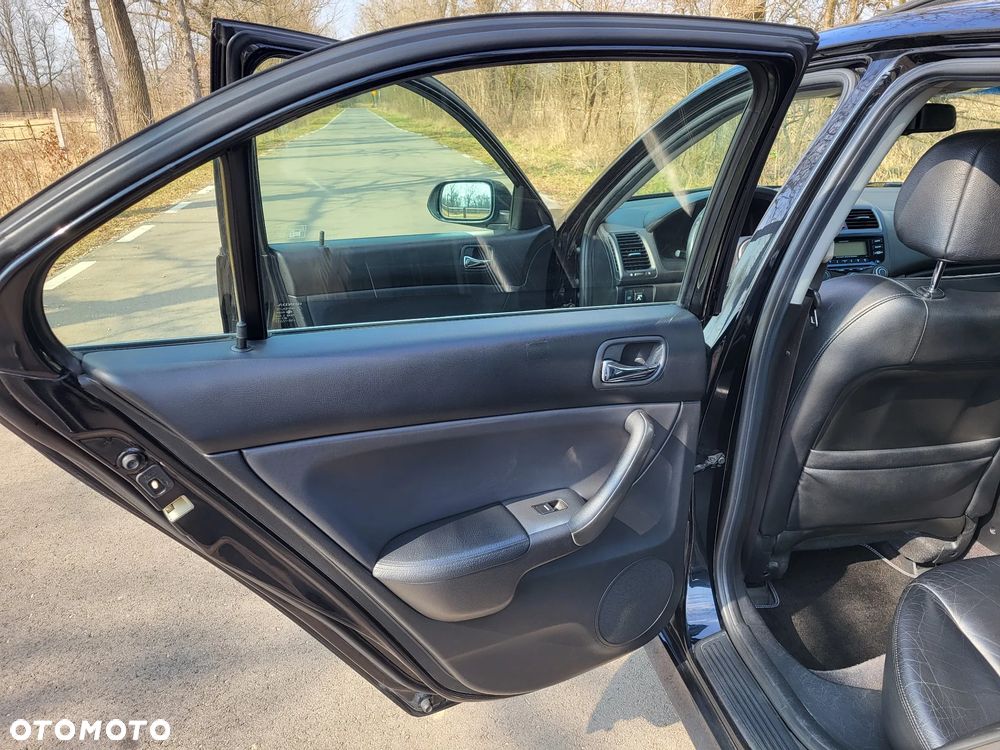 Honda Accord 2.0 Executive - 19