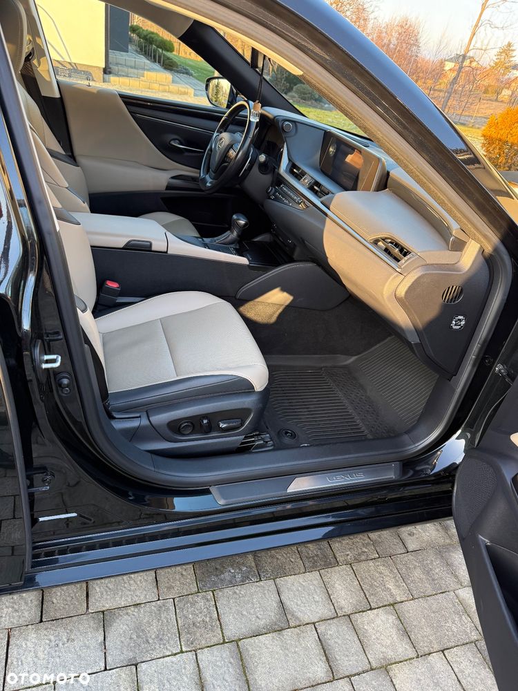 Lexus ES 300h Business Edition - 14