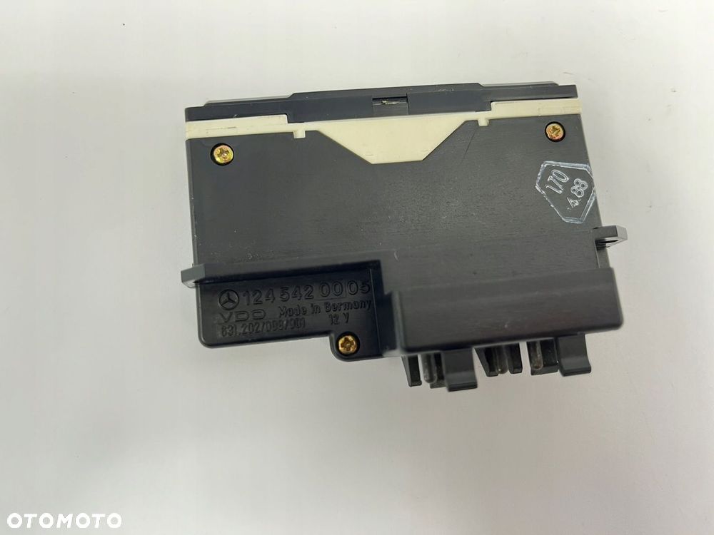 WYŚWIETLACZ TERMOMETRU TEMPERATURY ZEWNETRZNEJ MERCEDES W124 1245420005 - 6