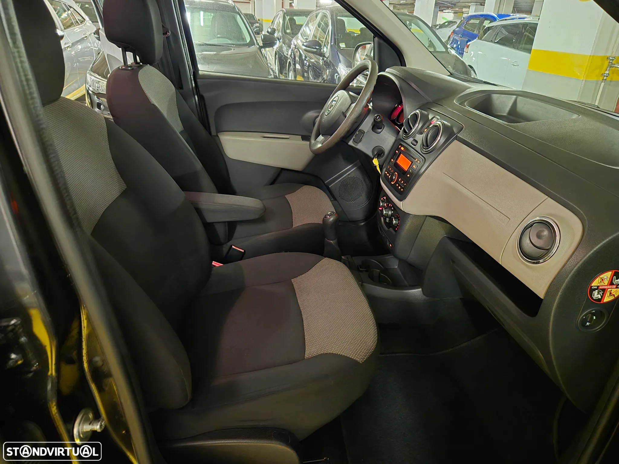 Dacia Lodgy 1.2 TCe Confort 7L - 16