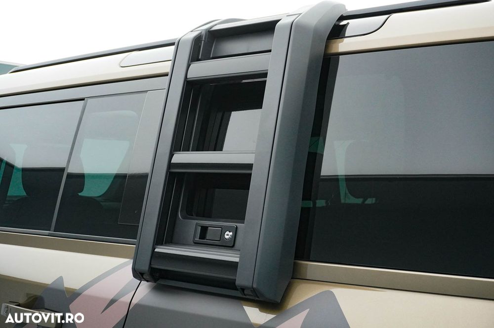 Land Rover Defender 110 3.0D 250 MHEV Hard Top X-Dynamic SE - 16