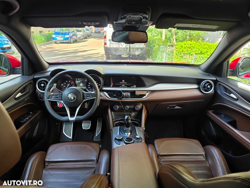 Alfa Romeo Stelvio 2.0 Turbo 16V AT8-Q4 Veloce Ti - 6