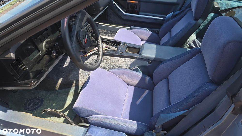 Chevrolet Corvette - 15