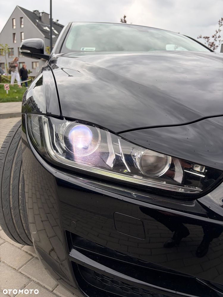 Jaguar XE 2.0 T Prestige - 18