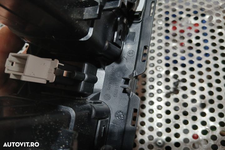 Grila ventilatie bord centru 5K0819743 5K0815736C 5K0819743 5K0815736 - 3