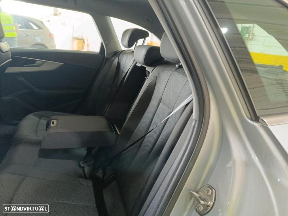 Audi A4 Avant 30 TDI S tronic - 3