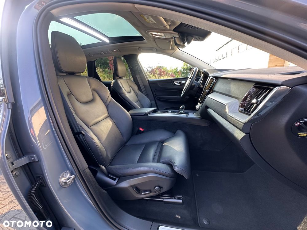 Volvo XC 60 B4 D Ultimate Dark - 22
