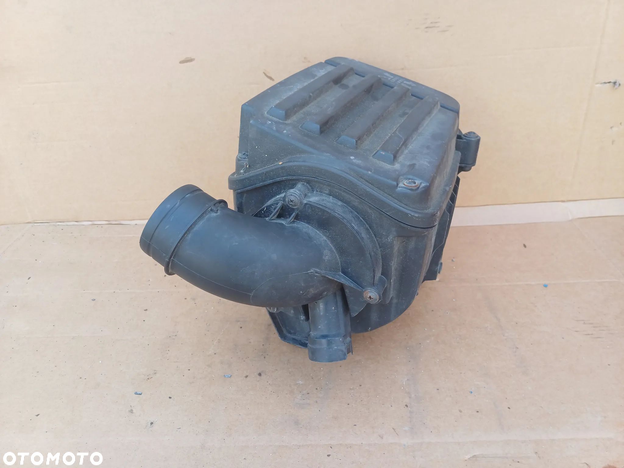 Obudowa filtra powietrza Golf V 1.6 mpi 1K0129610B Audi A3 8P - 1