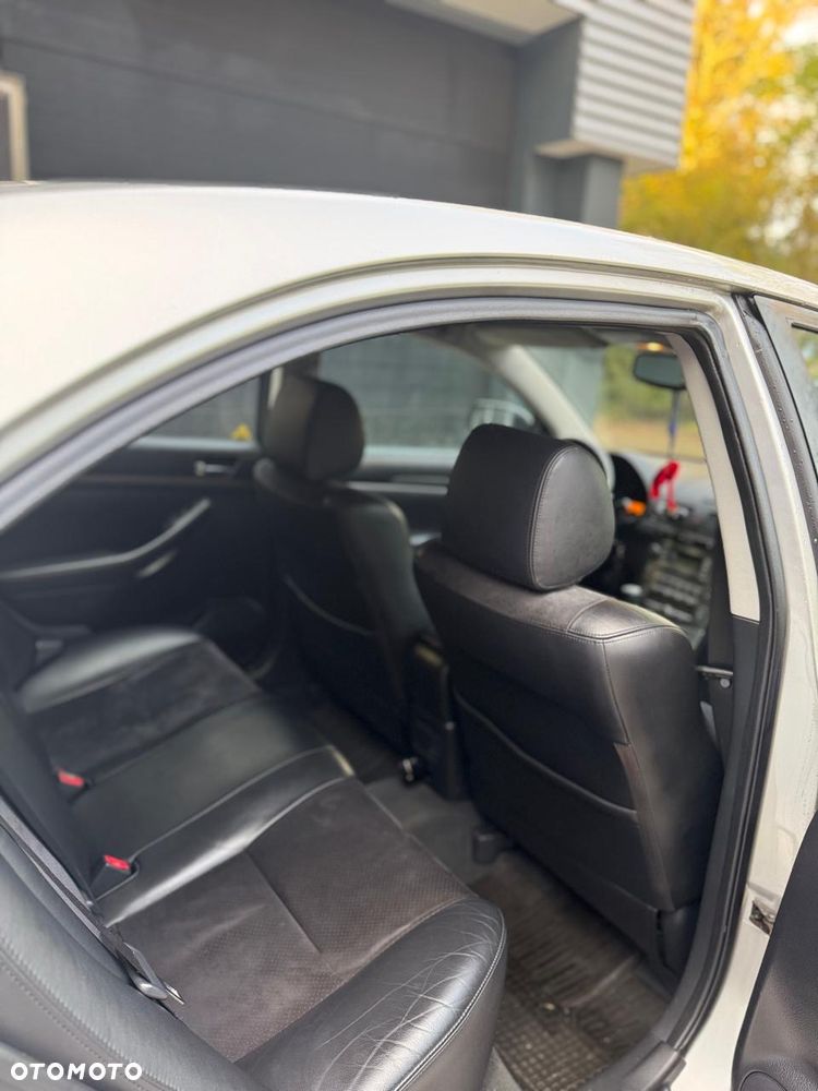 Toyota Avensis 2.2 D-4D Prestige - 3