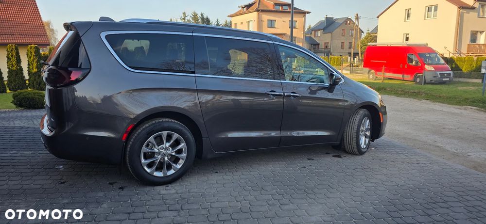 Chrysler Pacifica - 3