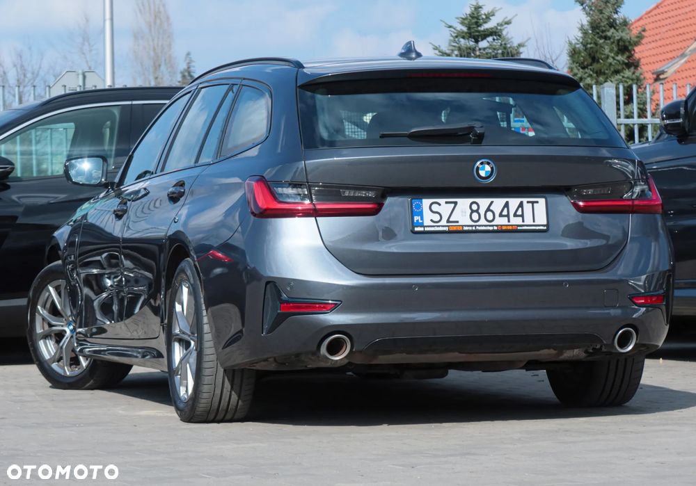 BMW Seria 3 330e Sport Line - 33