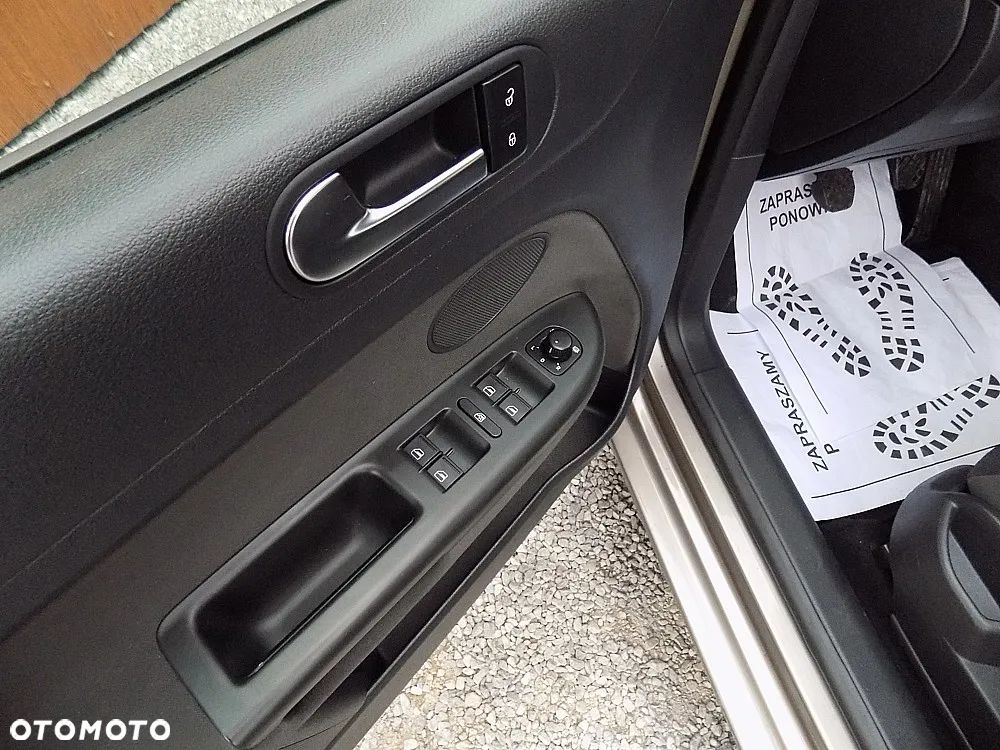 Volkswagen Golf Plus 1.6 TDI DPF Comfortline - 9