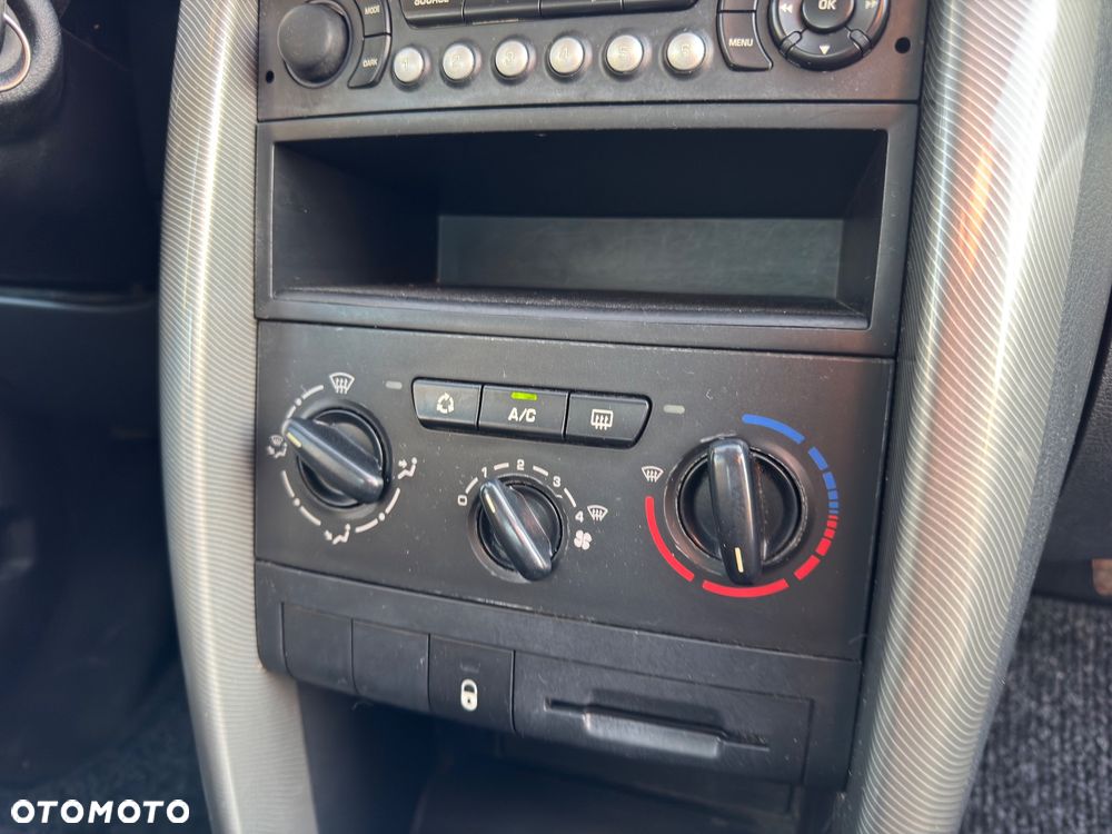 Peugeot 207 90 HDi FAP (Blue Lion) Tendance - 27