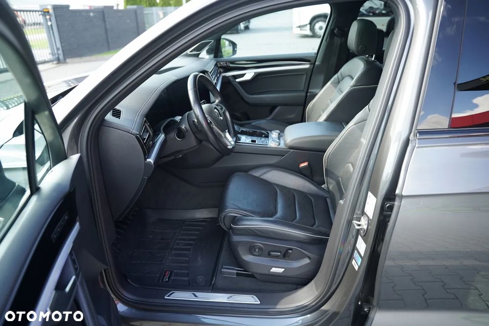 Volkswagen Touareg 3.0 V6 TDI SCR 4Mot R-Line - 23