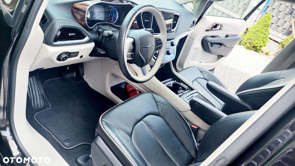 Chrysler Pacifica - 23