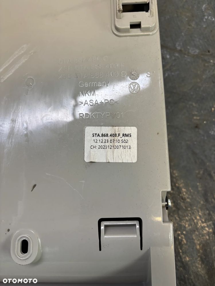 Vw Touran III 5TA lampka schowek tunel podsufitki 5TA868403F - 3