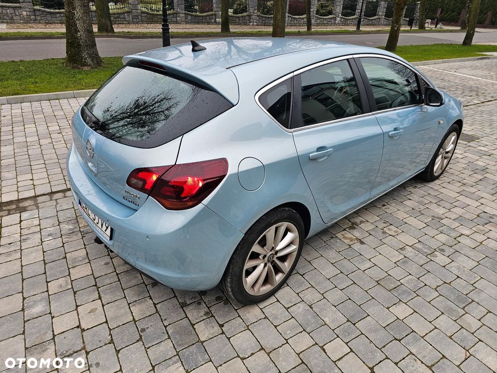 Opel Astra 1.6 T Cosmo - 12