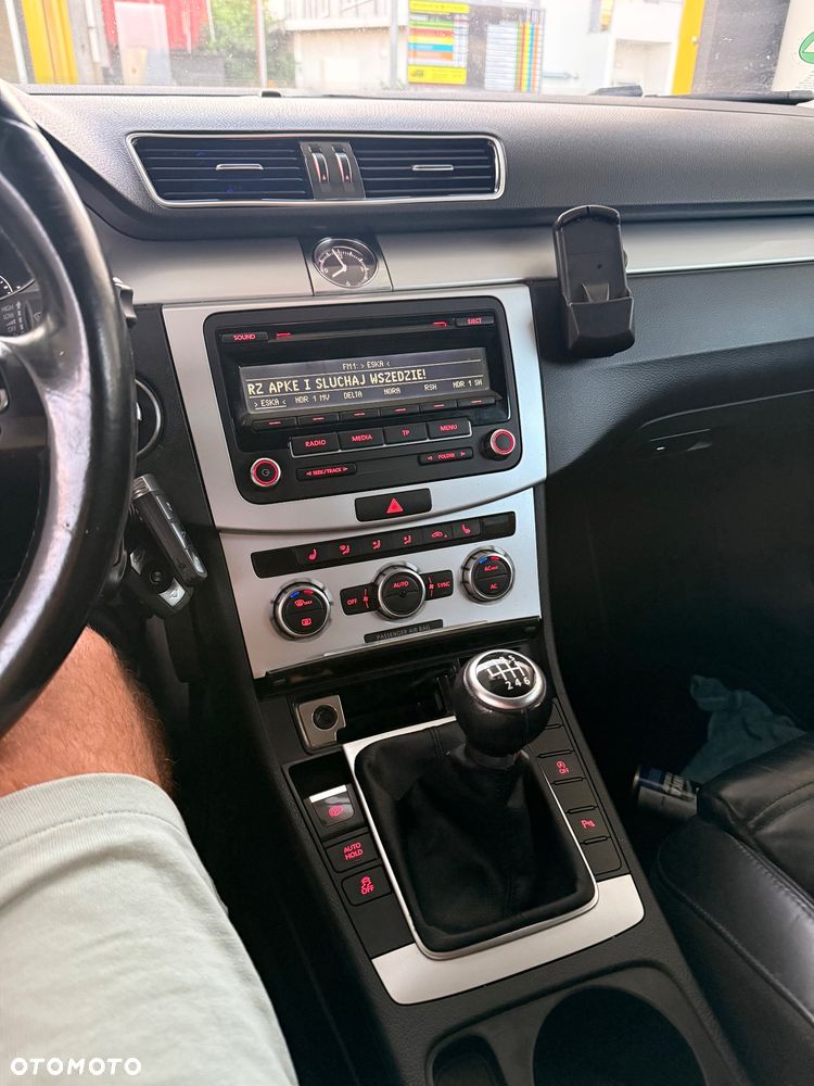 Volkswagen Passat - 12