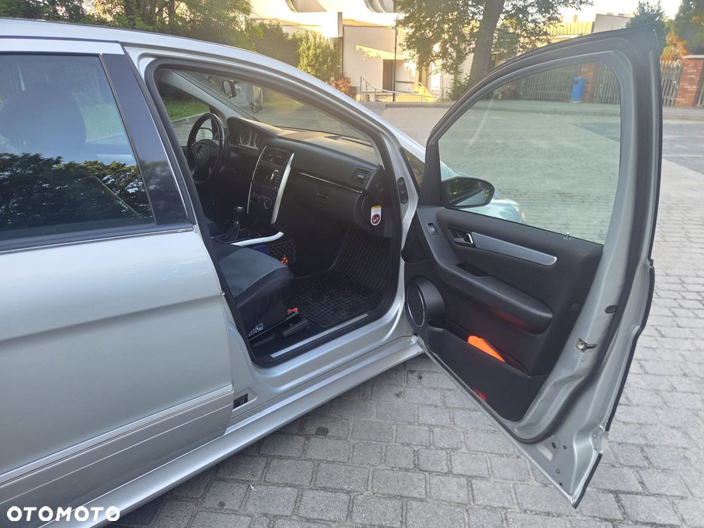 Mercedes-Benz Klasa B 180 CDI - 16