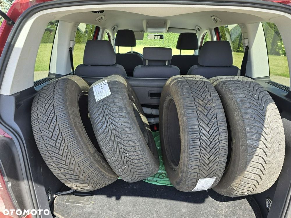 Volkswagen Touran - 22