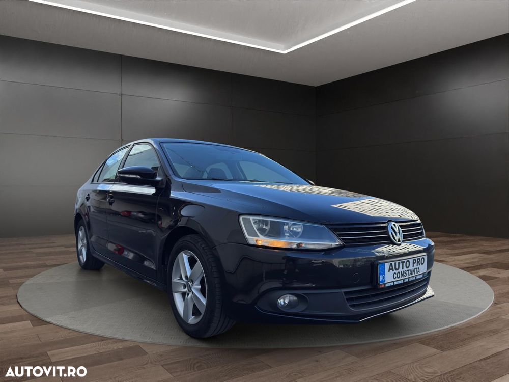 Volkswagen Jetta - 2